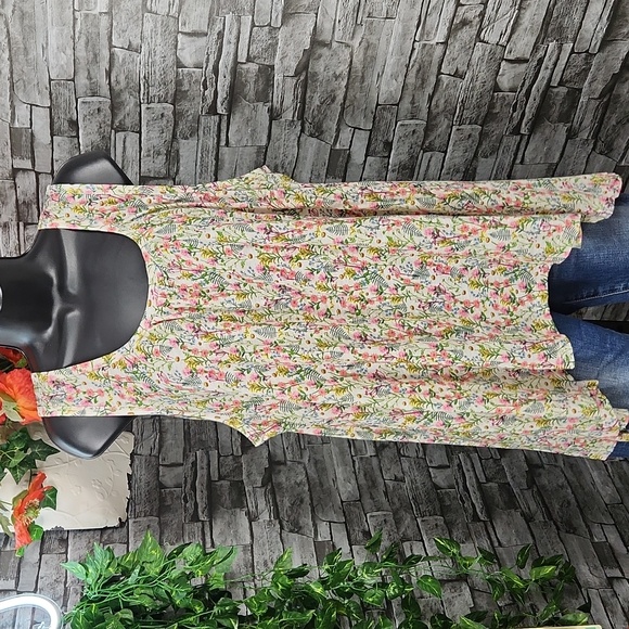 Natural Life Floral Free Spirit Tank - Picture 2 of 8